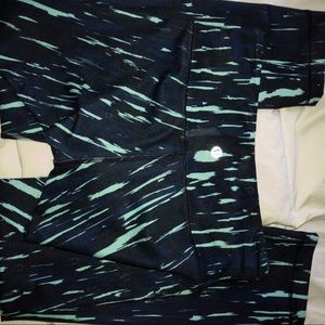 ⭐️ RARE Lululemon cropped leggings (reversible)